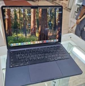 Photo - New Laptop Apple MacBook Air 2022 M2 8GB Apple M2 SSD 256GB