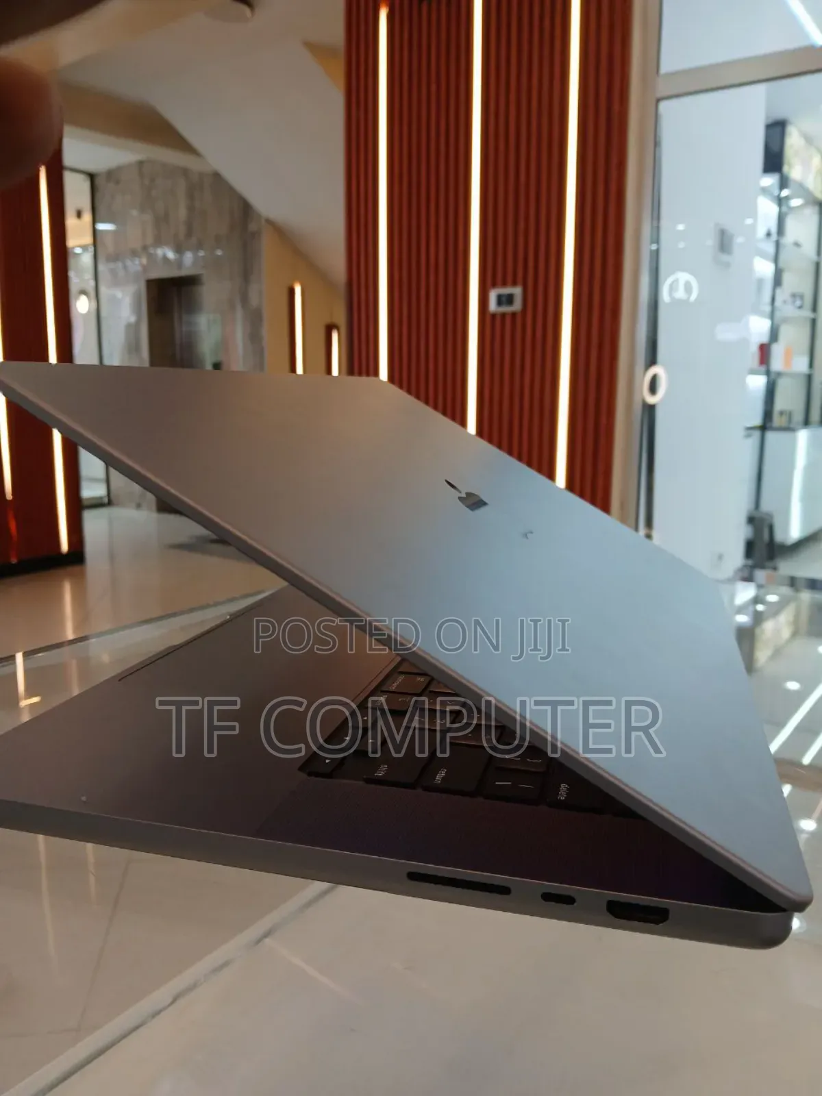 New Laptop Apple MacBook Pro 2021 M1 16GB Apple M1 Pro SSD 1T