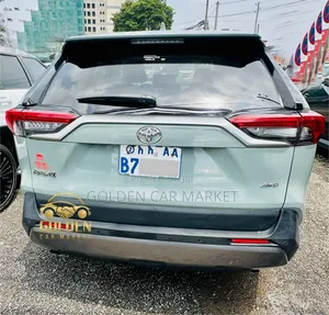 Toyota RAV4 2021 Green