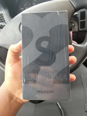 Photo - New Samsung Galaxy S22 5G 128 GB Black
