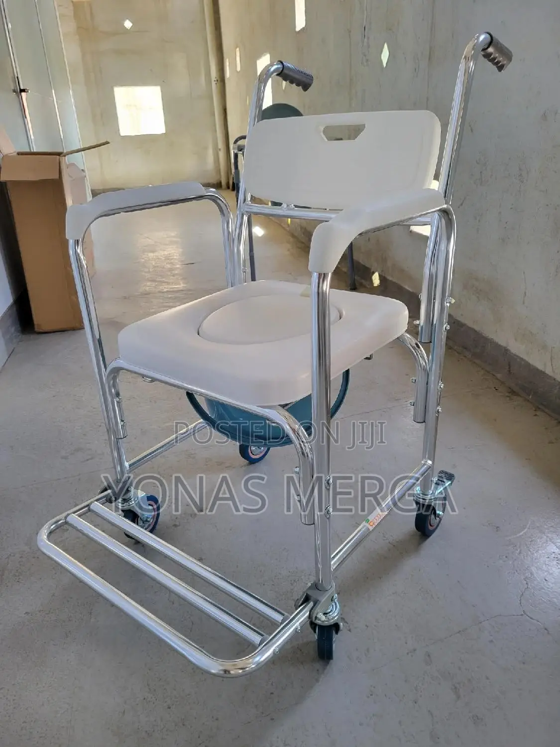 Commode Chairة沿wheelchair八长bucket and Place the Chair