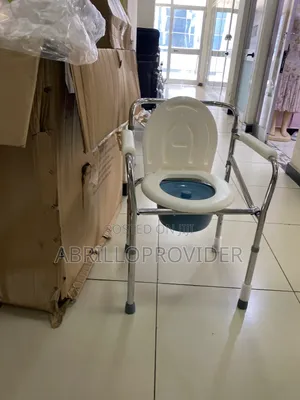 Photo - Toilet Chair水手toilet Chai水手toilet Chair口手toilet Chair手田toile