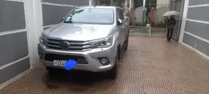 Photo - Toyota Hilux 2018 Silver