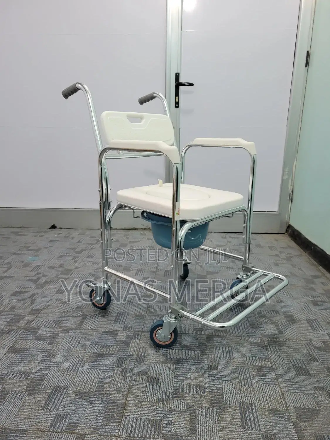 Toilet Chair//Padded Seat, Rolling Transport Chair Lockable