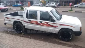 Photo - Mitsubishi L200 1996 White