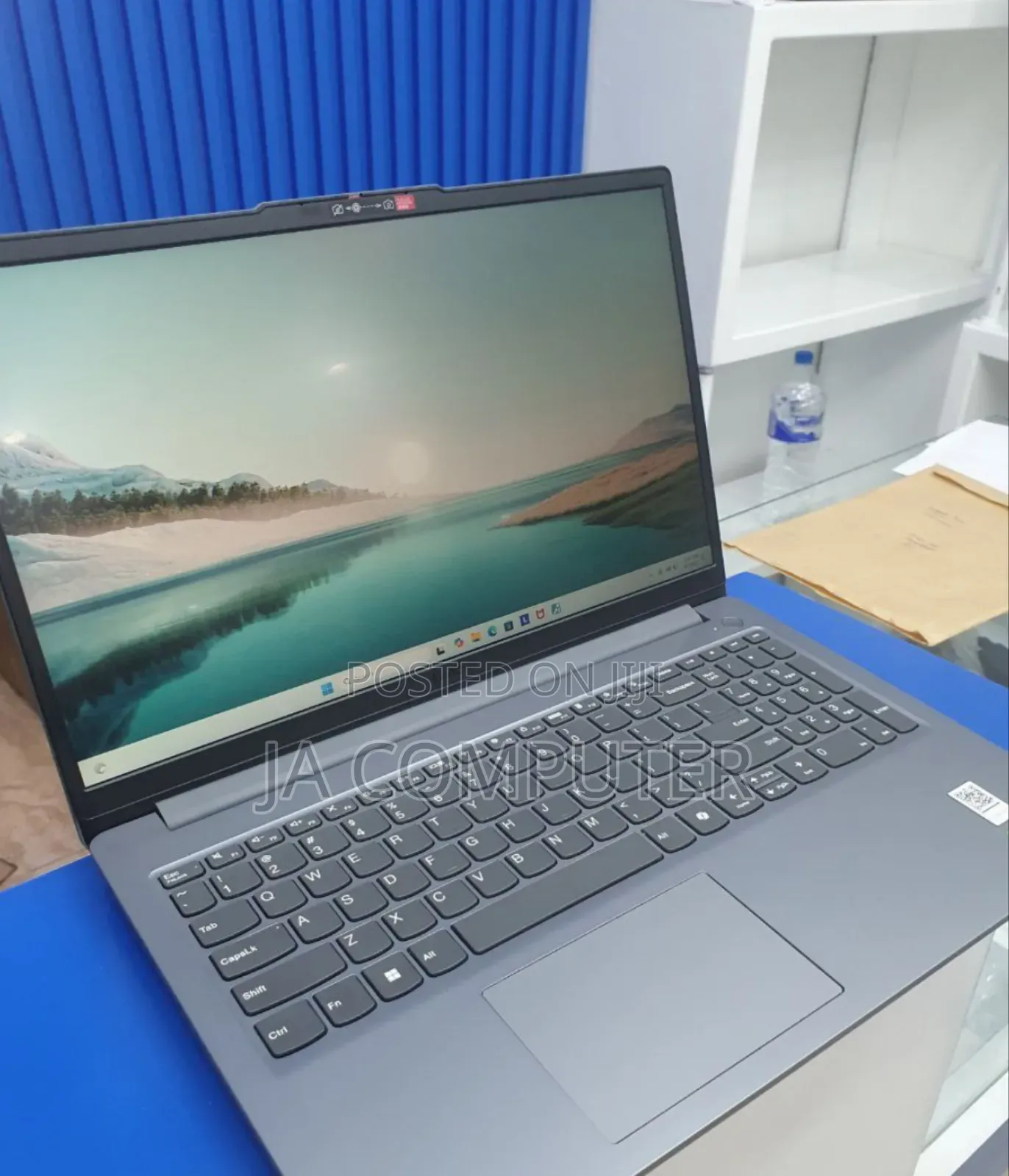New Laptop Lenovo LOQ 15ARP9 12GB Intel Core I5 SSD 512GB