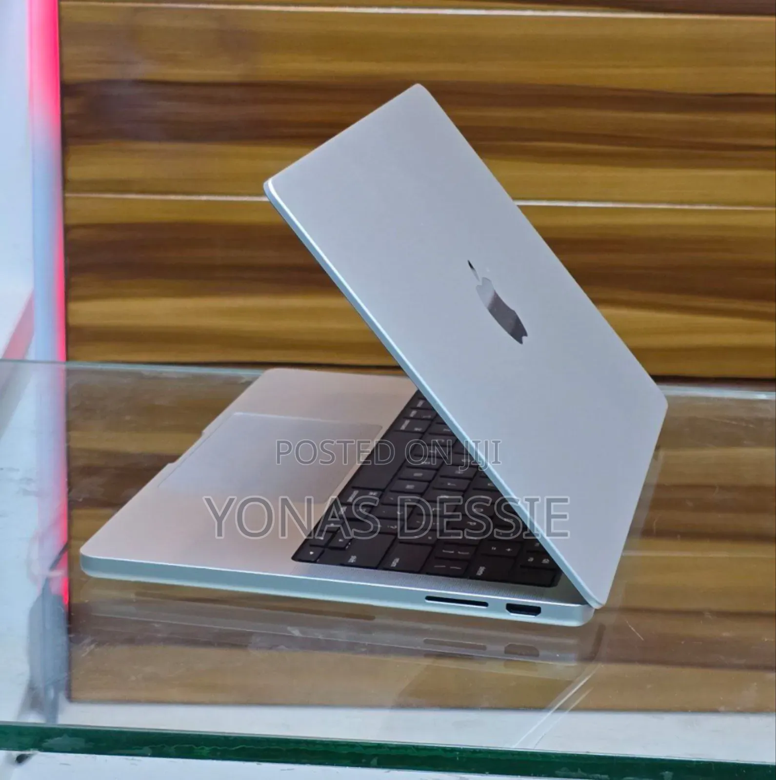 New Laptop Apple MacBook Pro 2023 M3 14-inch 8GB SSD 512GB