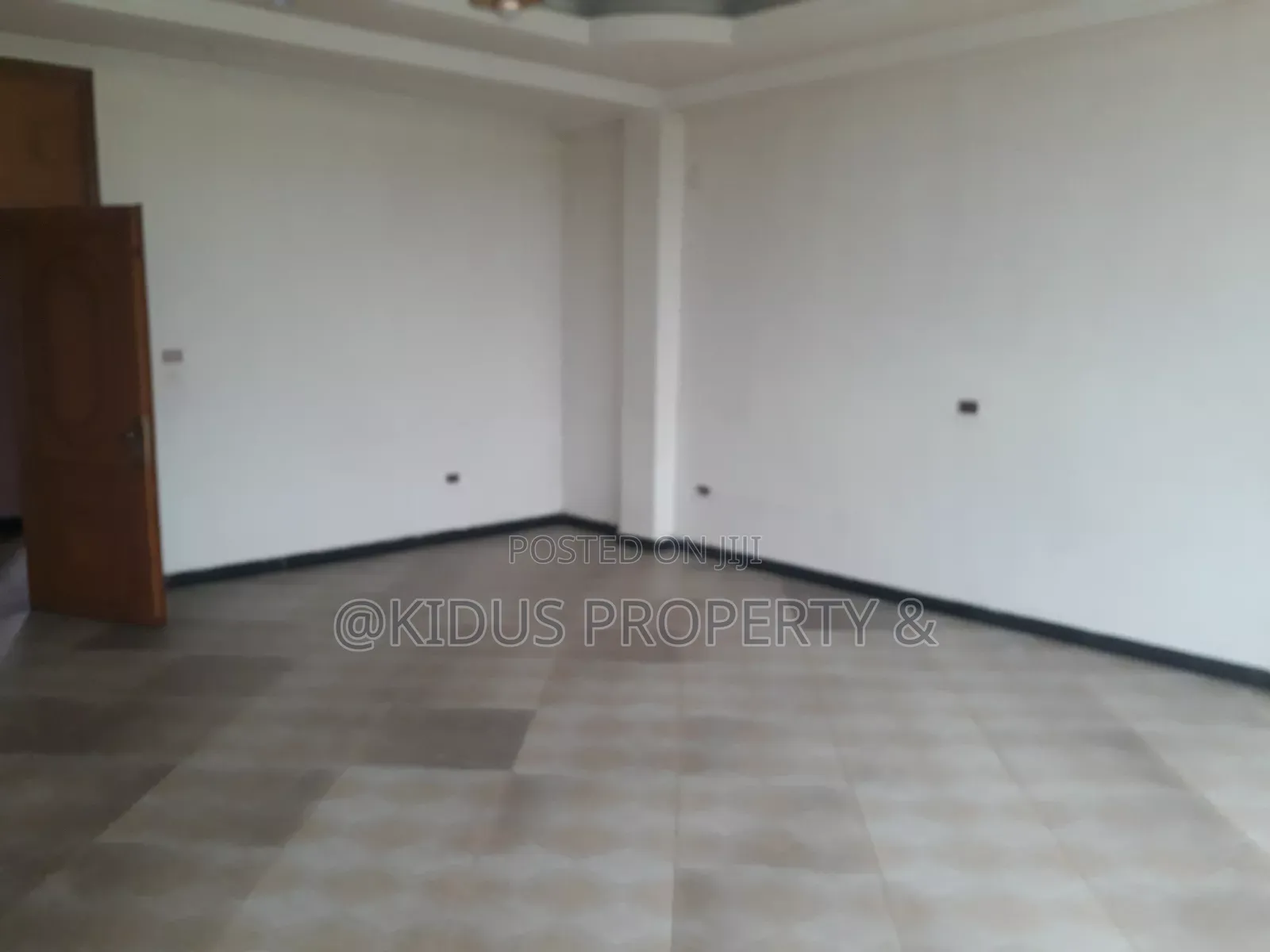 3bdrm Apartment in Lebu Medhaniyalem, Nifas Silk-Lafto for rent