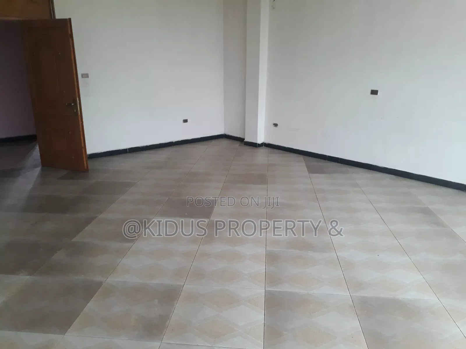 3bdrm Apartment in Lebu Medhaniyalem, Nifas Silk-Lafto for rent