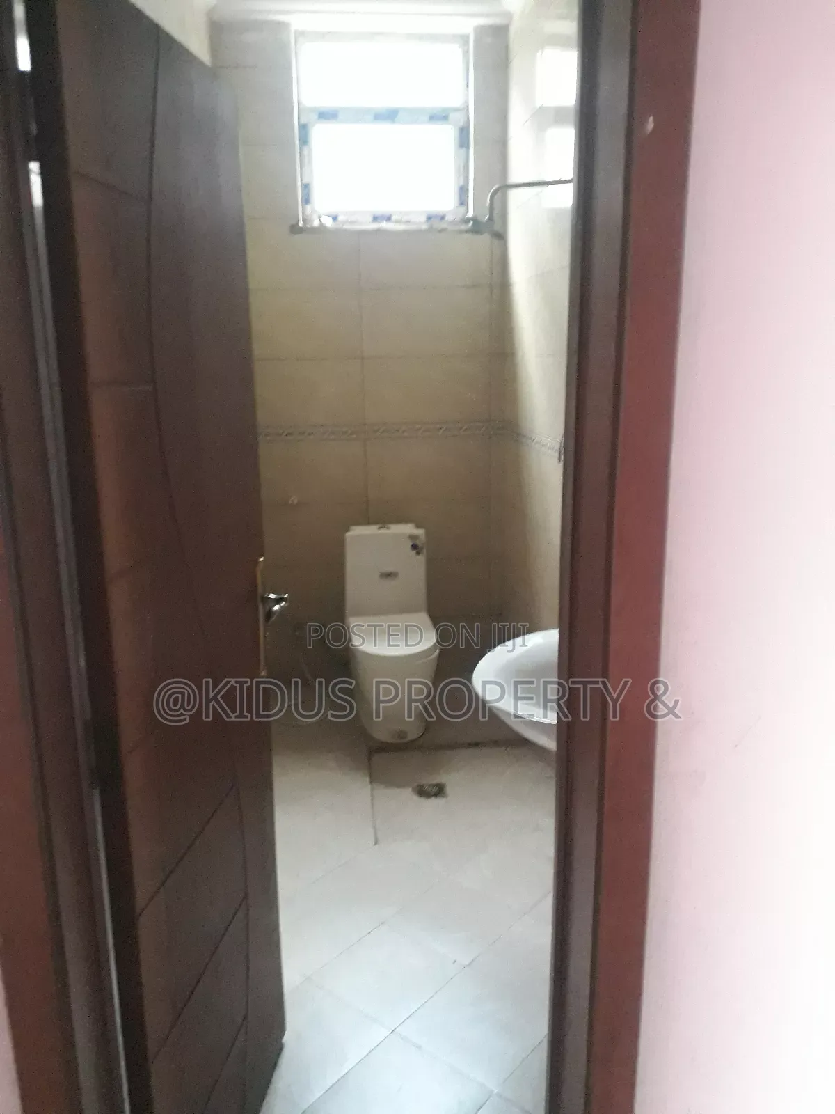 3bdrm Apartment in Lebu Medhaniyalem, Nifas Silk-Lafto for rent