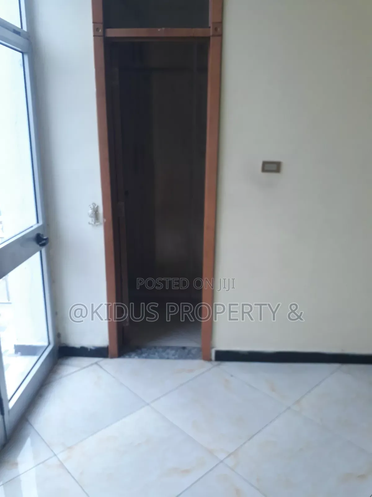 3bdrm Apartment in Lebu Medhaniyalem, Nifas Silk-Lafto for rent