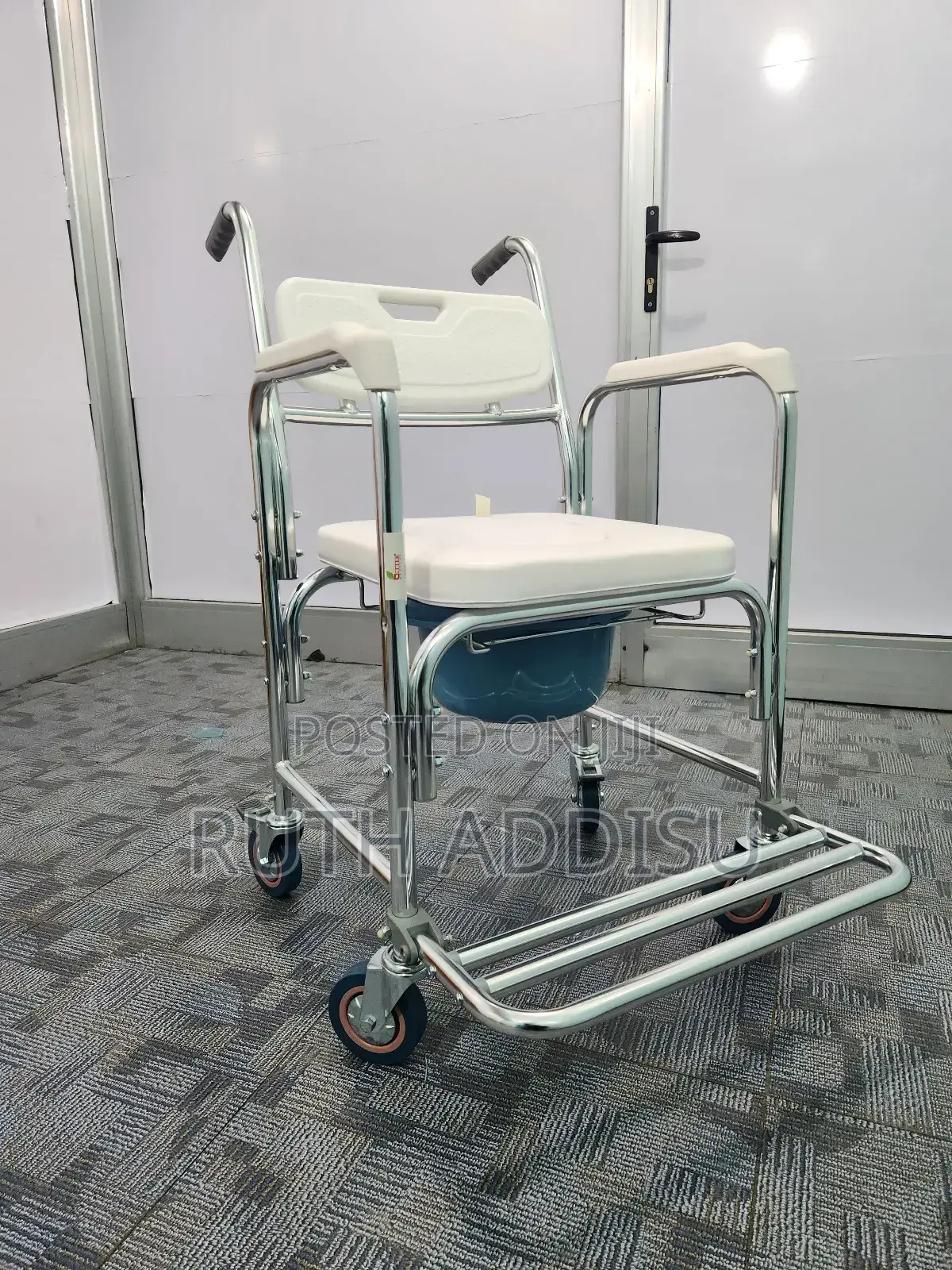 Wheelchair段的commode Wheelchair重大wheelchair鴦了wheelchair