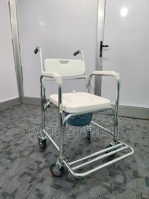 Photo - Four Wheel Chair幢古commode Mini Wheelchair褚你wheelchair New