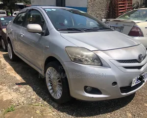 Photo - Toyota Yaris 2008 Silver