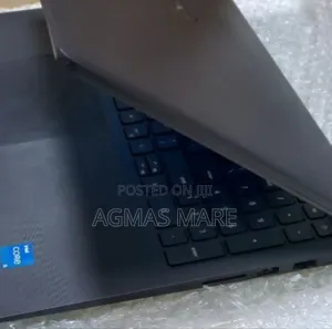 New Laptop Dell Vostro 3520 8GB Intel Core I5 SSD 1T