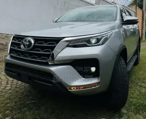 Toyota Fortuner 2023 Silver