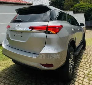 Toyota Fortuner 2023 Silver