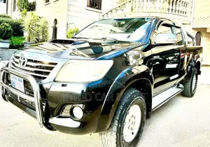 Photo - Toyota Hilux 2012 Black