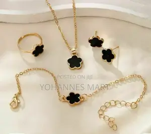 Photo - 5 PCS Flower Petal Pedant Necklace Set for Women