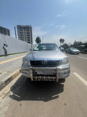 Photo - Toyota Hilux 2015 Silver