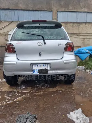 Toyota Vitz 2003 Silver