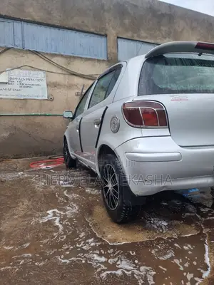 Toyota Vitz 2003 Silver