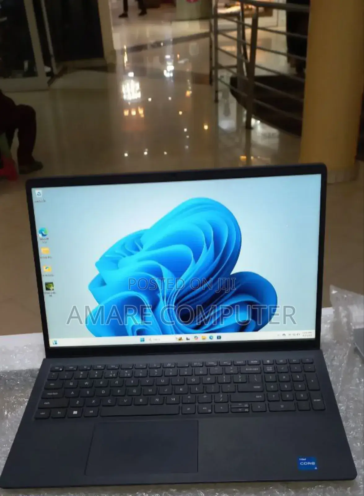 New Laptop Dell Vostro 3520 8GB Intel Core I5 SSD 1T