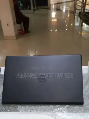 New Laptop Dell Vostro 3520 8GB Intel Core I5 SSD 1T