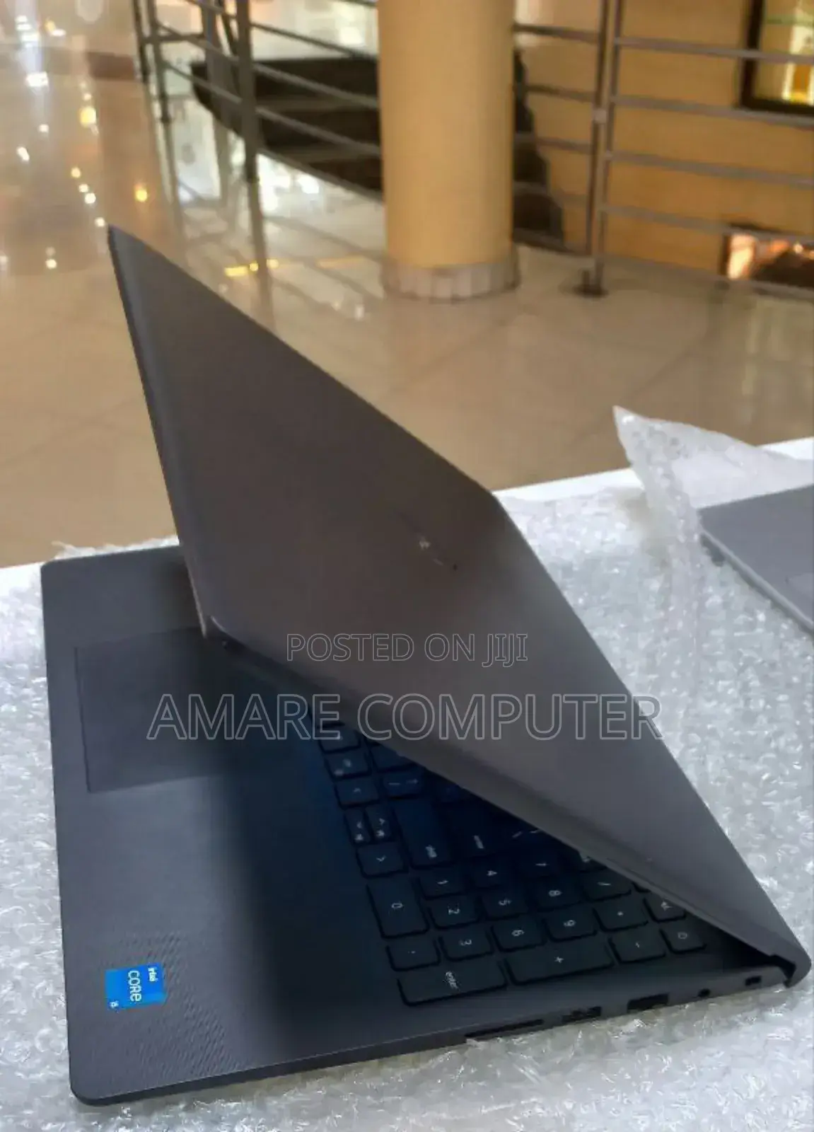 New Laptop Dell Vostro 3520 8GB Intel Core I5 SSD 1T