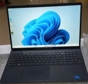 New Laptop Dell Vostro 3520 8GB Intel Core I5 SSD 1T