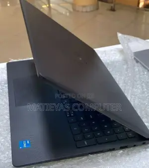 New Laptop Dell Vostro 3520 8GB Intel Core I5 SSD 1T