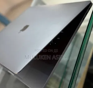 New Laptop Apple MacBook Pro 2017 16GB Intel Core I7 SSD 512GB