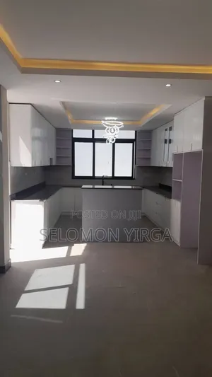 9bdrm Farm House in Adis Ababa, Bole for sale