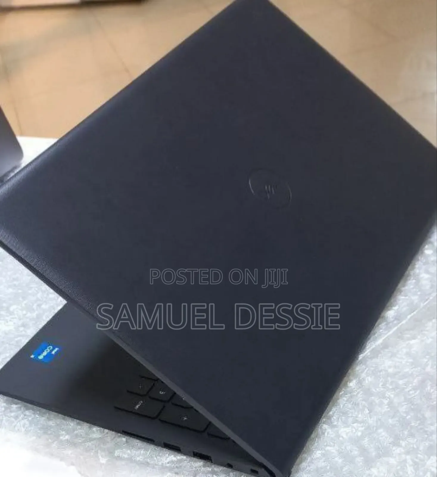 New Laptop Dell Vostro 3520 8GB Intel Core I5 SSD 1T
