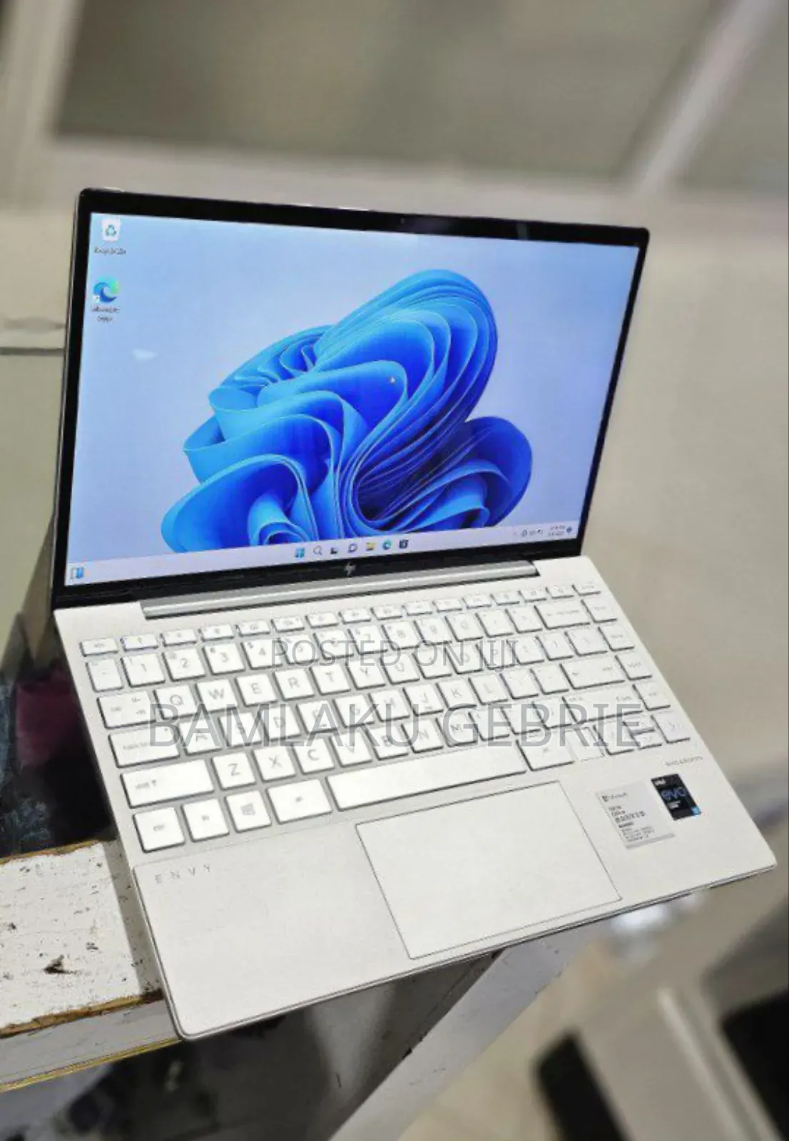 New Laptop HP Envy X2 16GB Intel Core I5 SSD 512GB