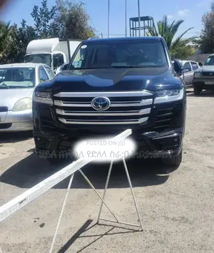 Photo - Toyota Land Cruiser 2023 Matt Black