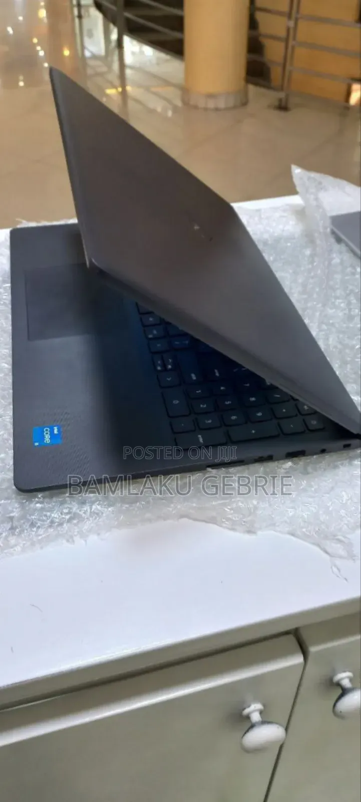 New Laptop Dell Vostro 3520 8GB Intel Core I5 SSD 1T