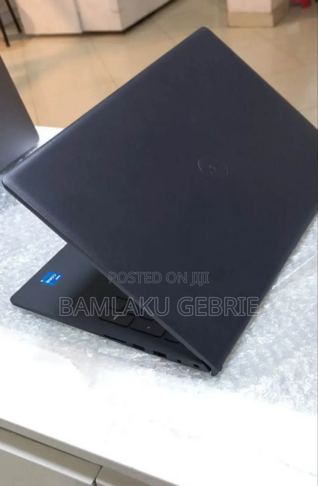 New Laptop Dell Vostro 3520 8GB Intel Core I5 SSD 1T