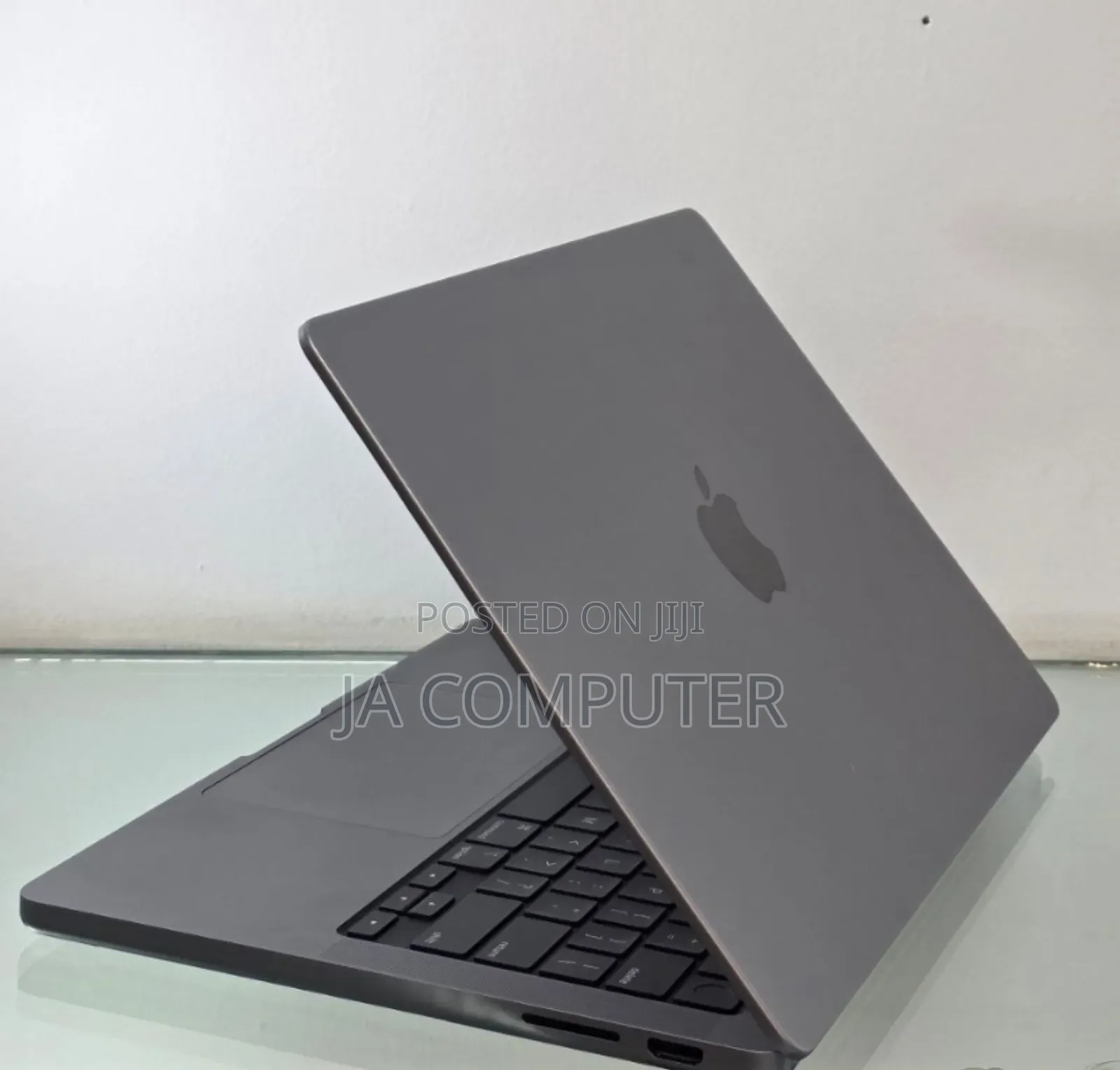 New Laptop Apple MacBook Pro 2024 M3 14-Inch 8GB Apple M3 Pro SSD 512GB