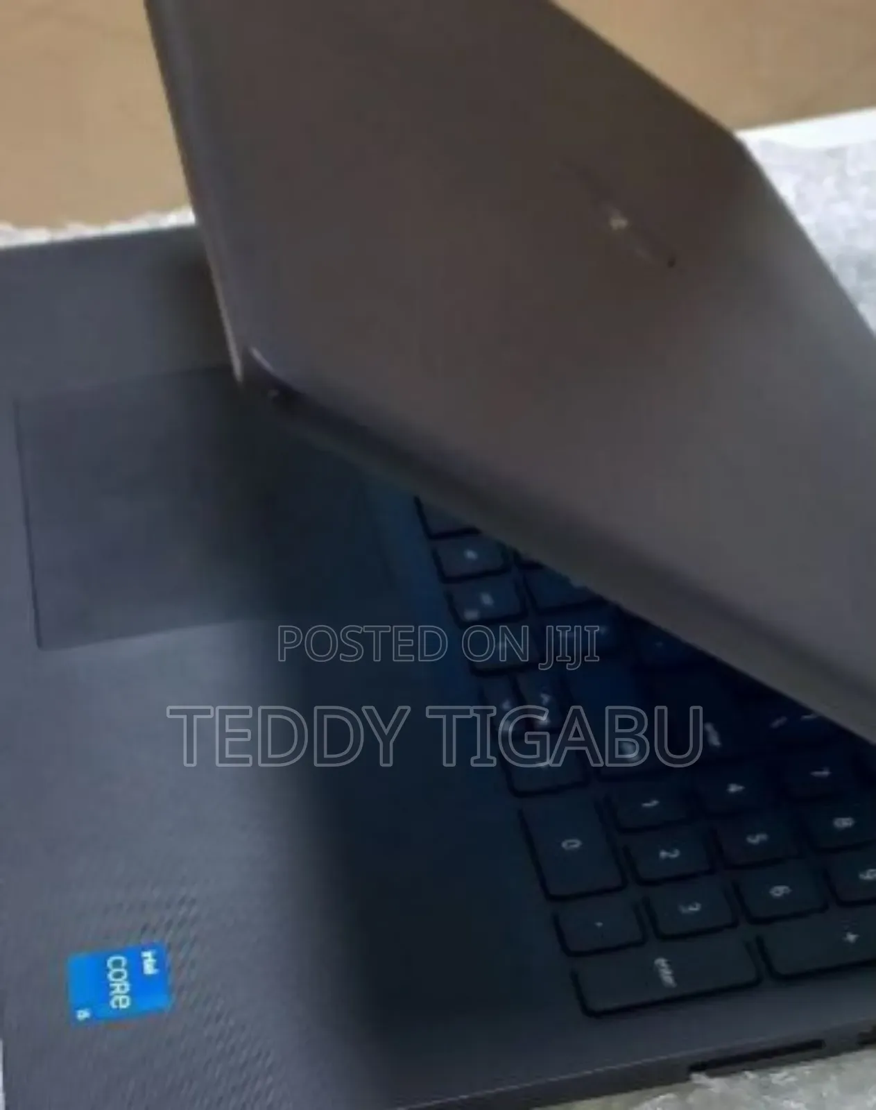 New Laptop Dell Vostro 3520 8GB Intel Core I5 SSD 1T