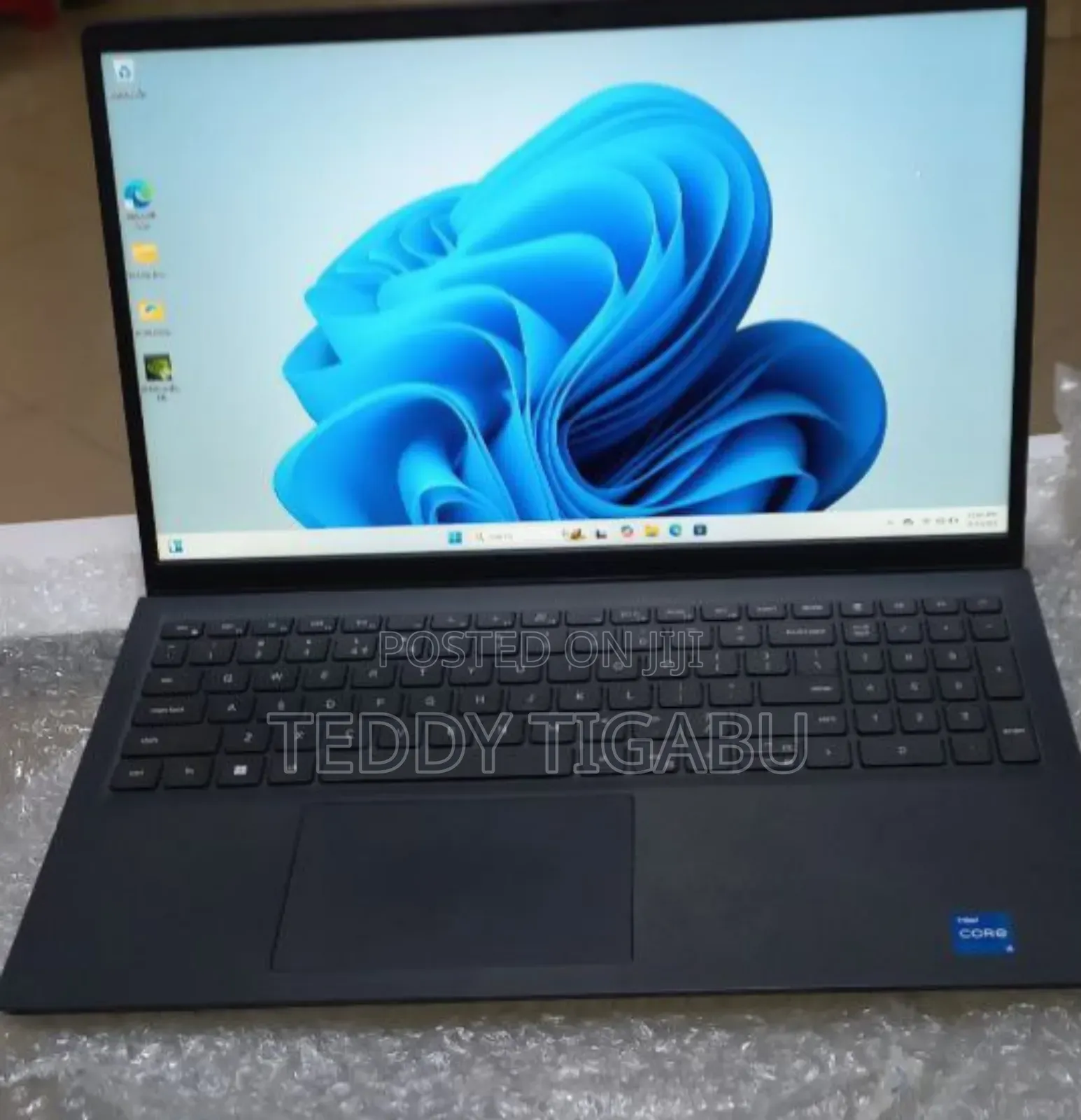 New Laptop Dell Vostro 3520 8GB Intel Core I5 SSD 1T