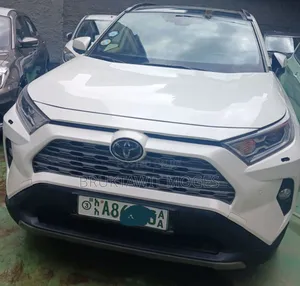 Photo - Toyota RAV4 2019 White