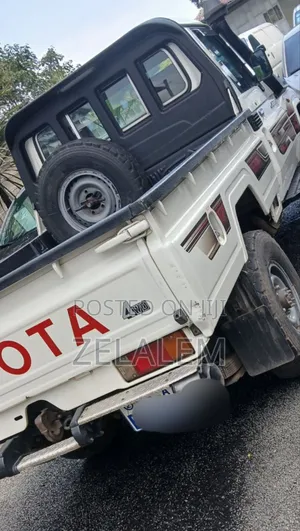 Toyota Land Cruiser 2015 White