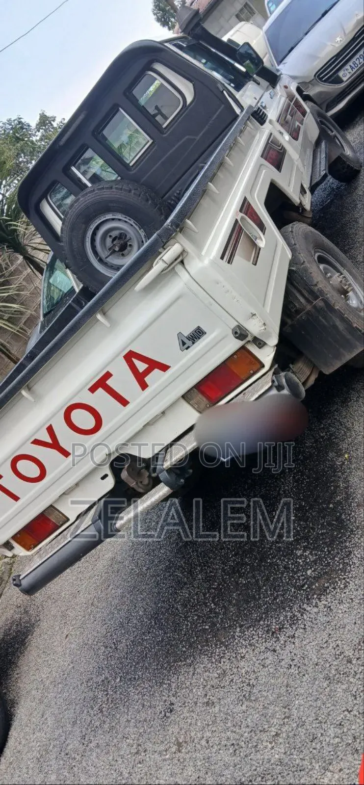 Toyota Land Cruiser 2015 White