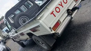 Toyota Land Cruiser 2015 White