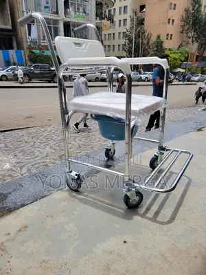 Photo - Commode Chair==Commode Chair to Help the Elderly and People