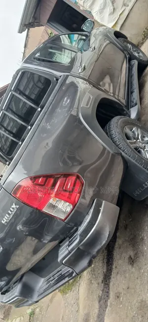 Toyota Hilux 2020 Silver