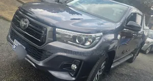 Photo - Toyota Hilux 2020 Silver