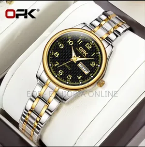 Photo - Women's Luxurious Quartz Watch - With Box [Preorder]