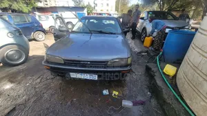 Photo - Toyota Corolla Hatchback 1990 Gray